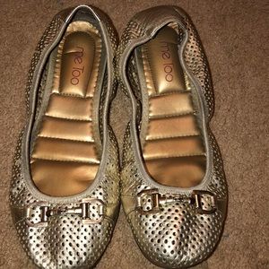 Comfy and cute Gold Me too flats
